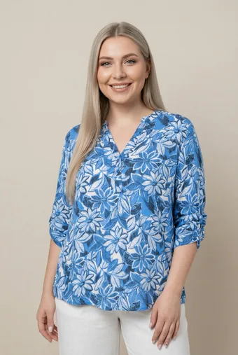 Bluza s plavim cvijećem