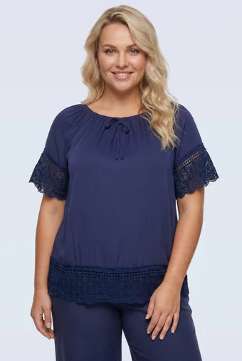 Tamnoplava bluza s čipkom